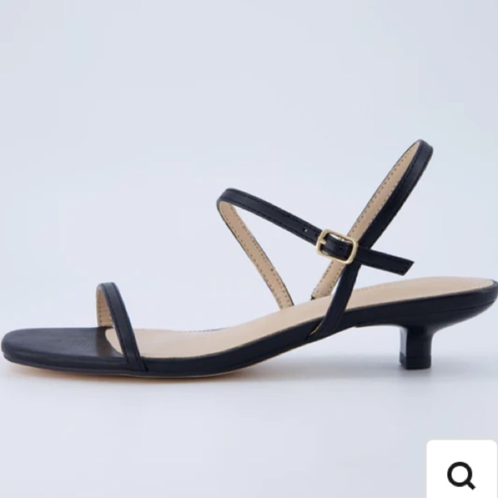 Black Strappy Soprano Kitten Heels Sandals Classic Timeless Chic Versatile 8